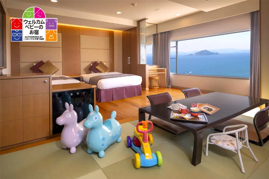 伊良湖岬を見渡す、絶景の屋外プール